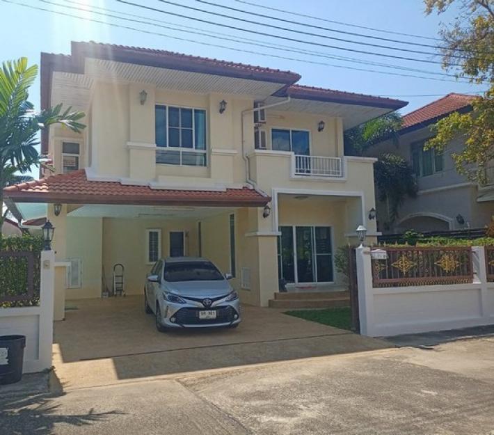 For Rent : Chalong luxury pool villa, 3 bedrooms 3 bedrooms, 300 sqm.