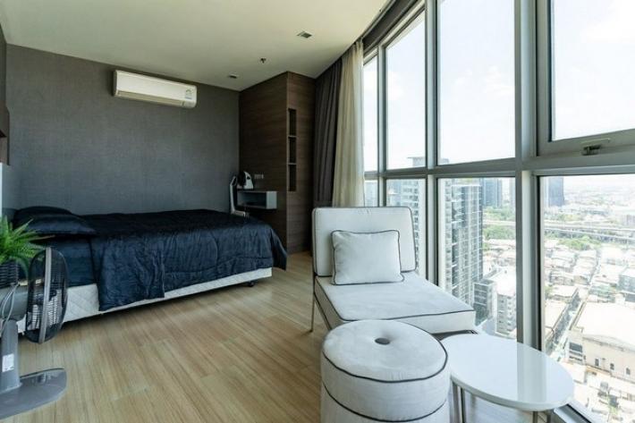 Sky Walk Condominium spacious peaceful livable 27th floor BTS Phra Khanong