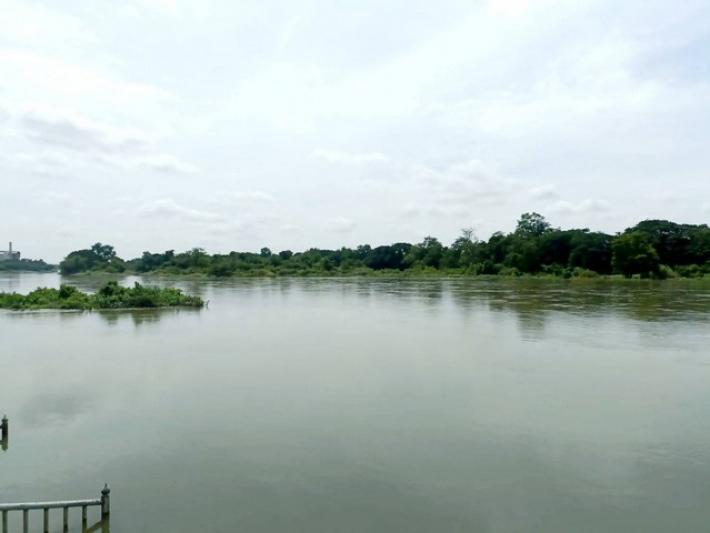 ขายที่ดินติดแม่น้ำ แม่กลอง กาญจนบุรี  2 ไร่  ถมแล้ว บรรยากาศวิวดีมาก เหมาะสร้างบ้าน หรือซื้อเก็บไว้
