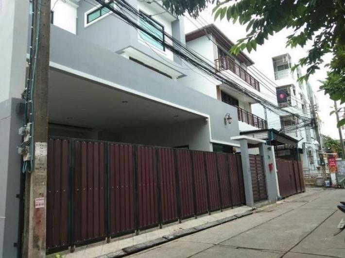 ขายบ้านเดี่ยว 3 ชั้นหลังมุม 57 ตรว. ซอยประชาสงเคราะห์27 หลังหอการค้าไทย ถนนวิภาวดี-รังสิต ดินแดง